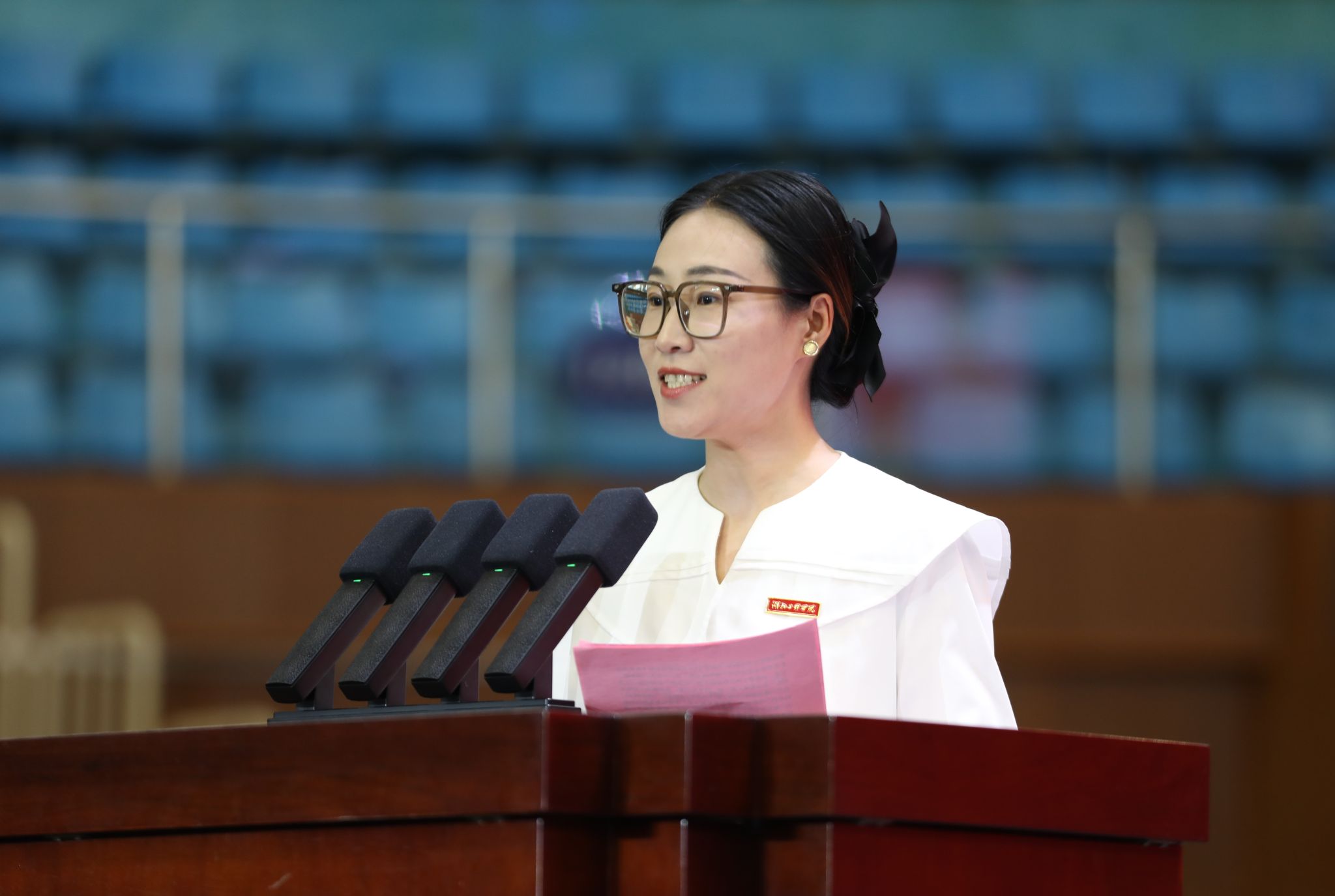学校举行2026年毕业典礼暨学士学位授予仪式
